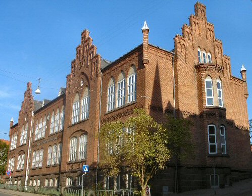 Søren Møllers Gades Skole er opført i 1899 og tegnet af den anerkendte lokale arkitekt Jensen Wærum. Både hovedbygning og gymnastiksal er registreret med høj bevaringsværdi. Arkivfoto